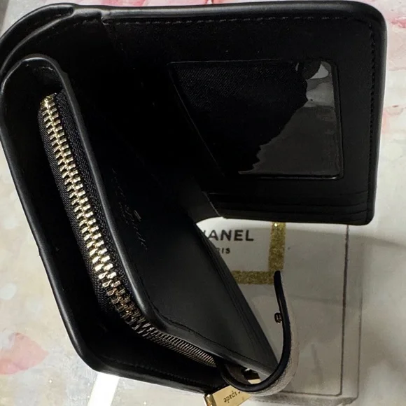 Kate Spade Black and tan Wallet ships same day! - Picture 8 of 10